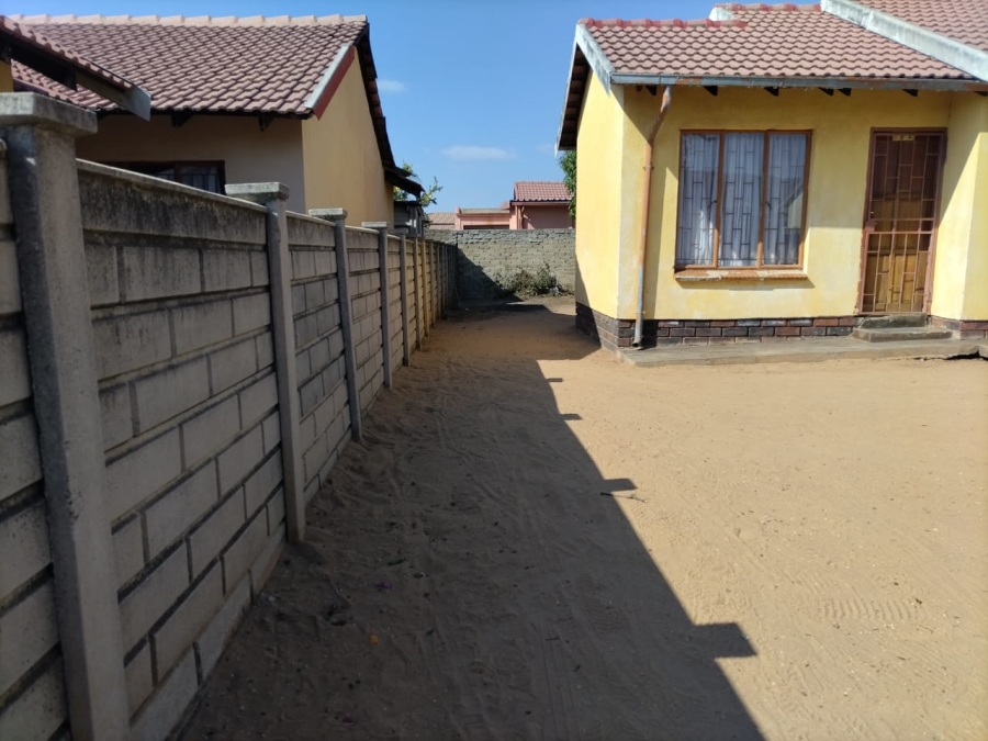 2 Bedroom Property for Sale in Tlhabane West North West